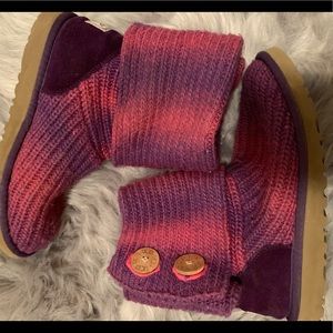 UGG- classic cardy - size 8
